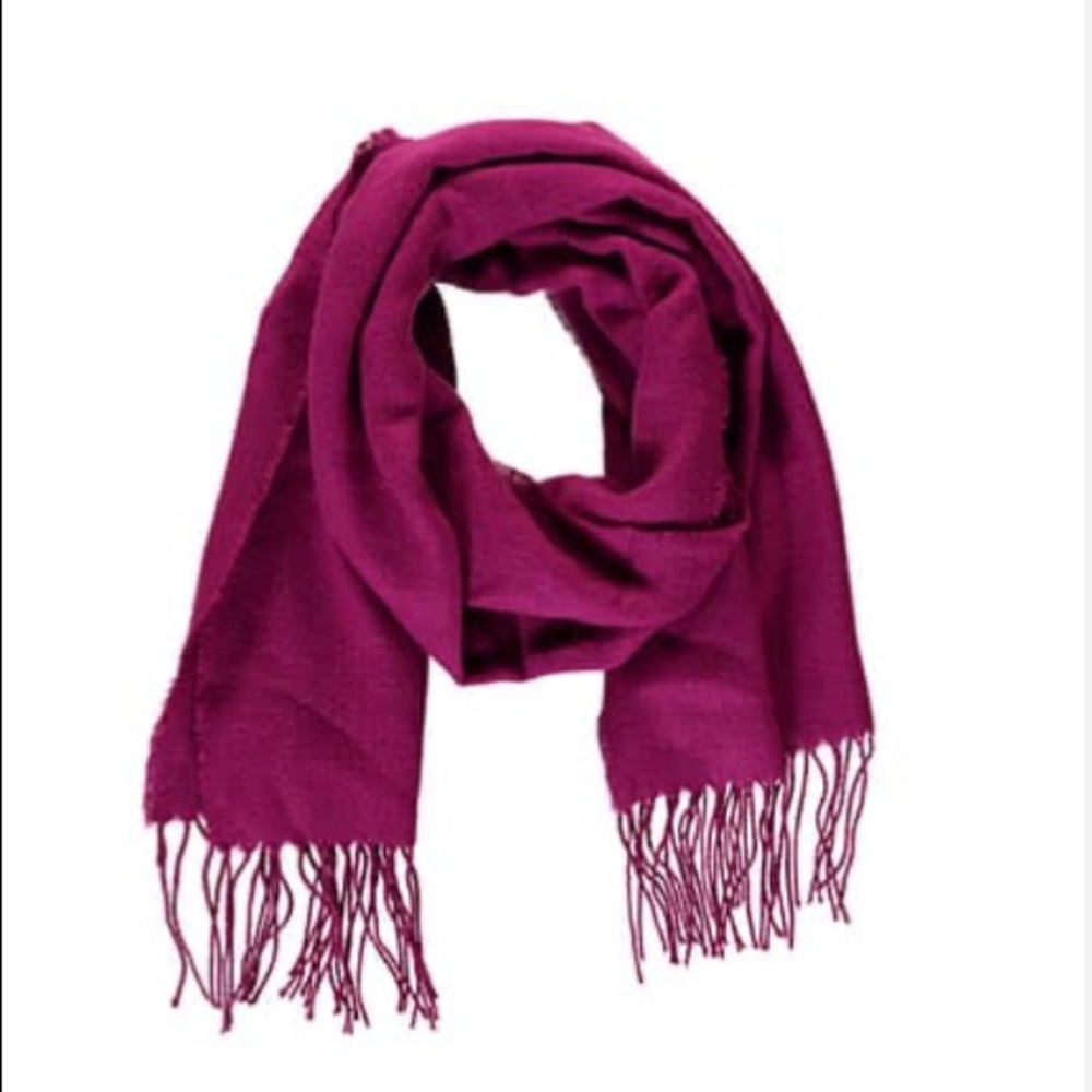 NWOT FRINGE-TRIM FUCHSIA OBLONG SCARF